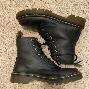black dr marten boots